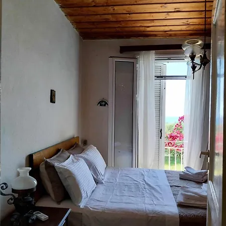 Traditional House Ferienhaus Ratzaklíon